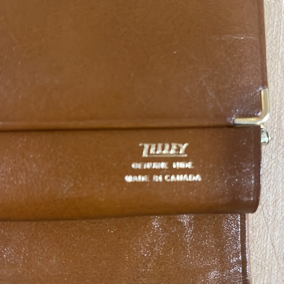 Vintage Tilley Cognac Brown Full Grain Leather Wallet Bifold Kiss Clasp - Picture 7 of 8